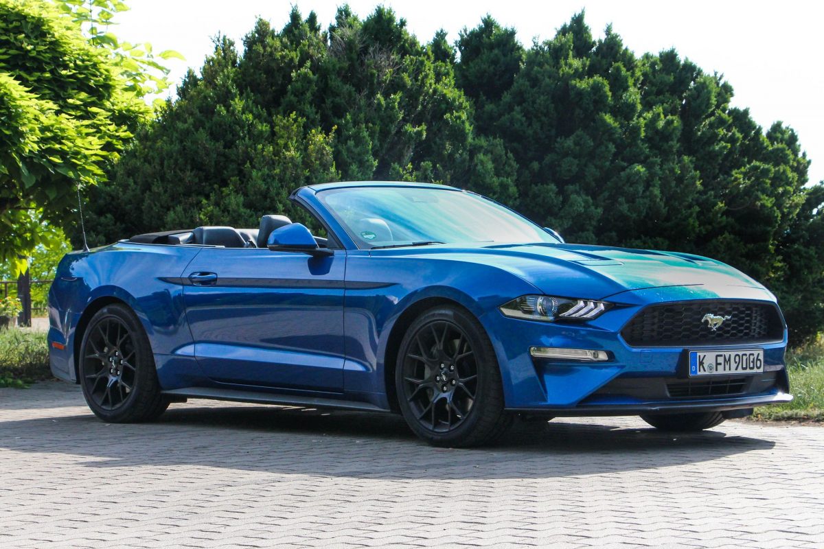 FORD MUSTANG