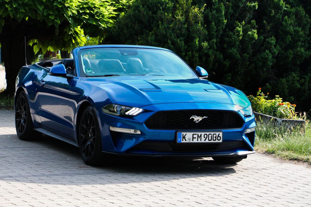 FORD MUSTANG