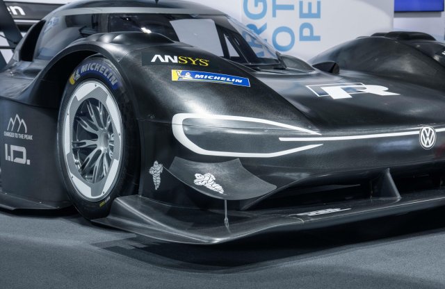 A  VW elektromos versenyautója gyorsabb, mint egy F1-es gép