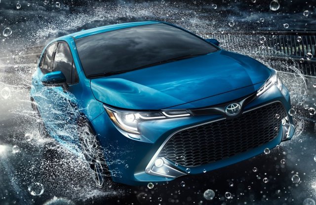 A Golf GTI ellen indulhat a Toyota Auris?