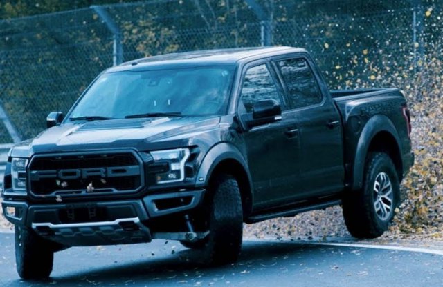 Nézd meg, ahogy egy Ford F-150 Raptor mókázik a Nordschleifén!