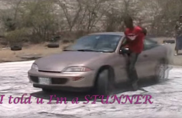 Végy két fémlemezt, egy unalmas autót, és tiéd a világ!