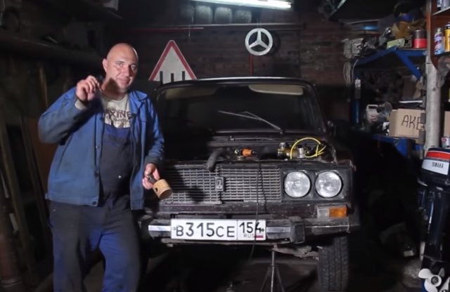 Ez történik, ha fából készültek a dugattyúk