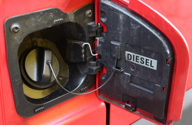 Továbbra is mélyrepülésben a dízelek