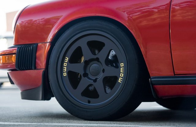 Klasszikus sportautókhoz is készít új felniket a MOMO