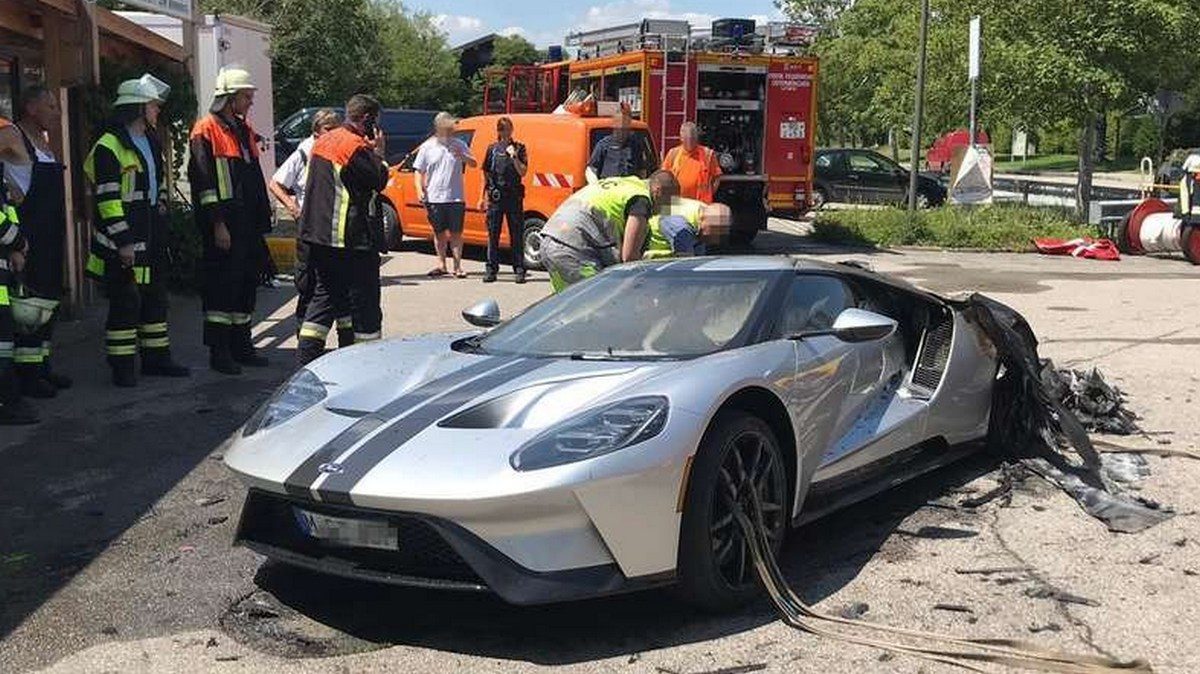 FORD GT