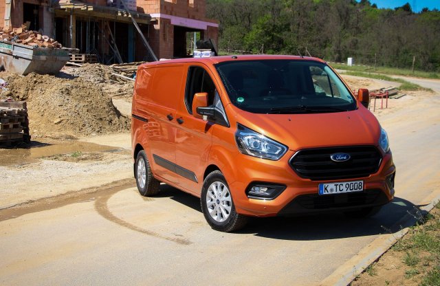 Furgont vezetni élvezet? A Ford Transit személyautós szemmel