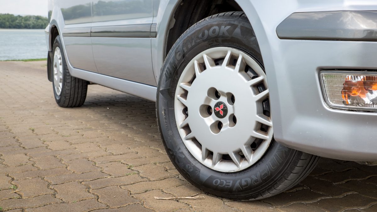 MITSUBISHI SPACE WAGON