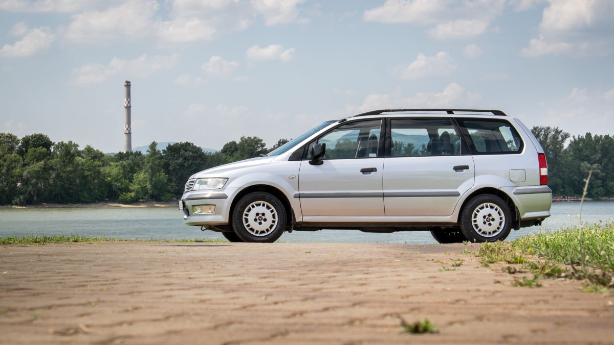 MITSUBISHI SPACE WAGON