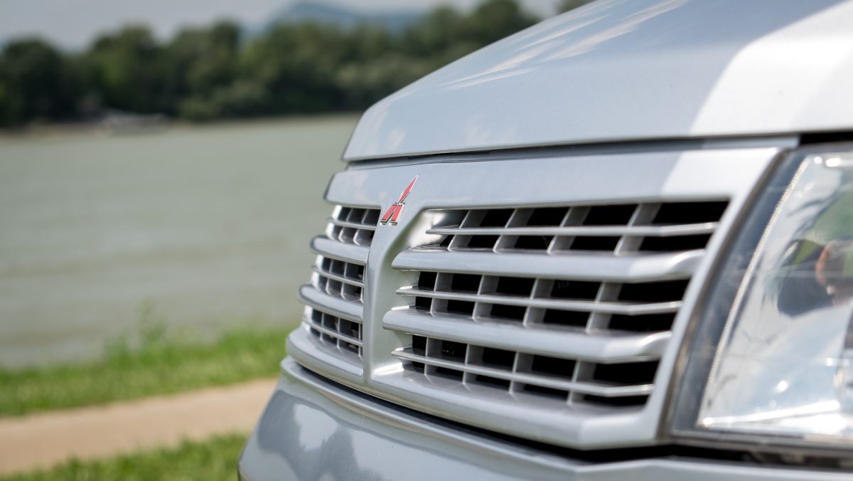 MITSUBISHI SPACE WAGON