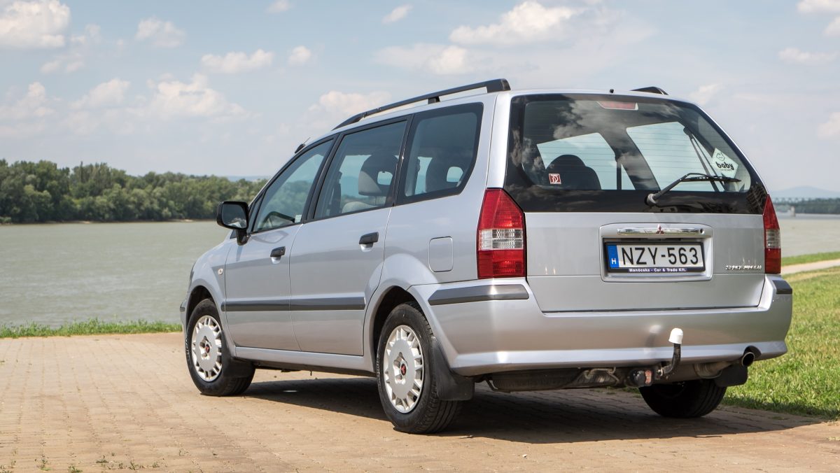 MITSUBISHI SPACE WAGON