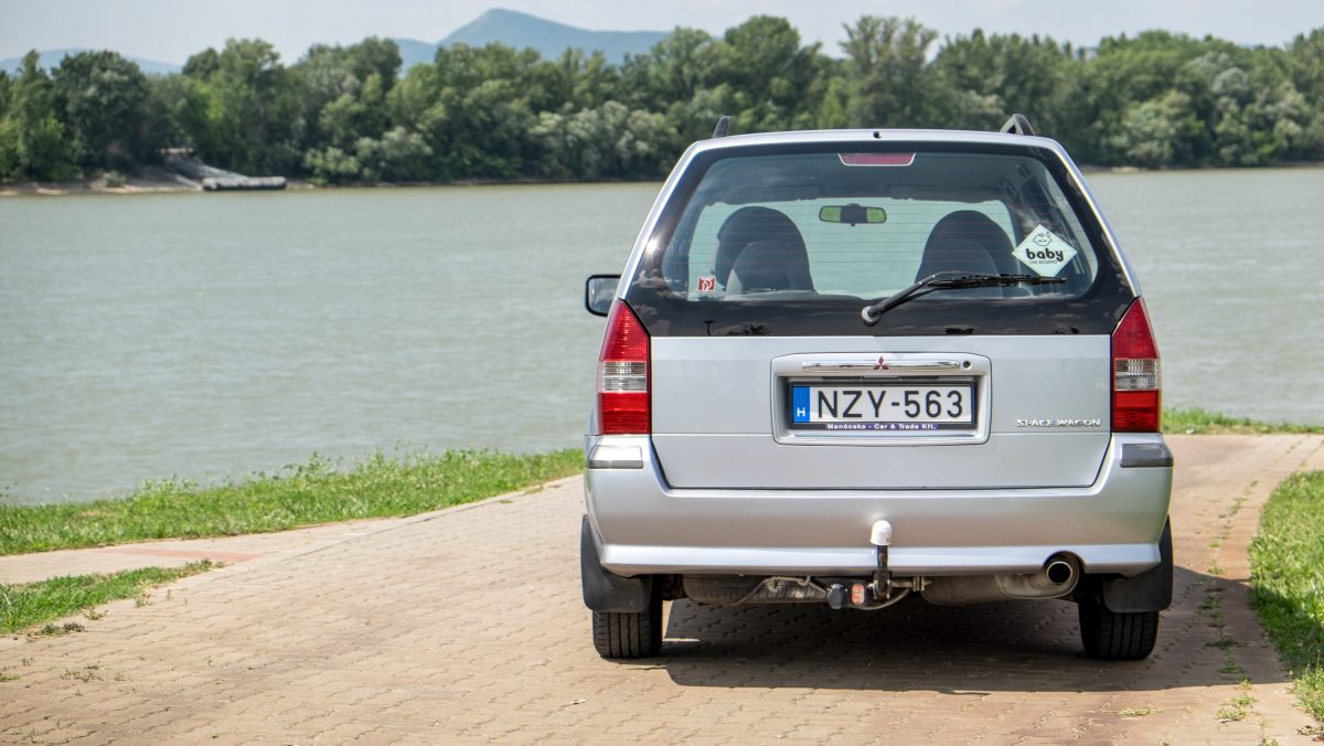 MITSUBISHI SPACE WAGON