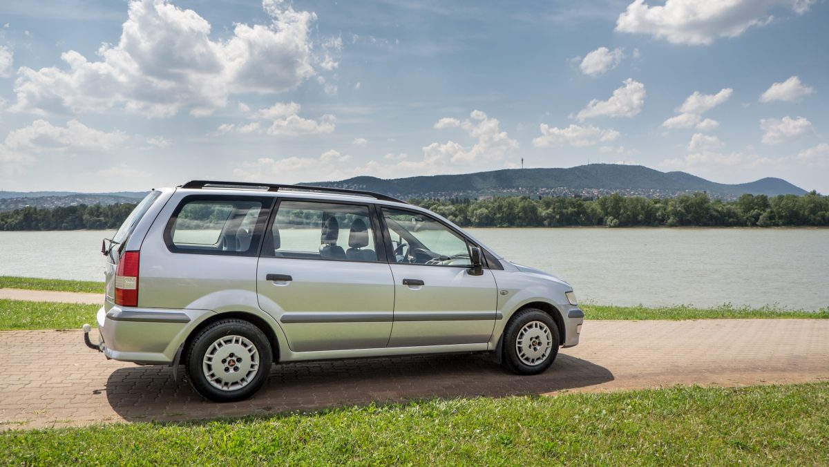 MITSUBISHI SPACE WAGON