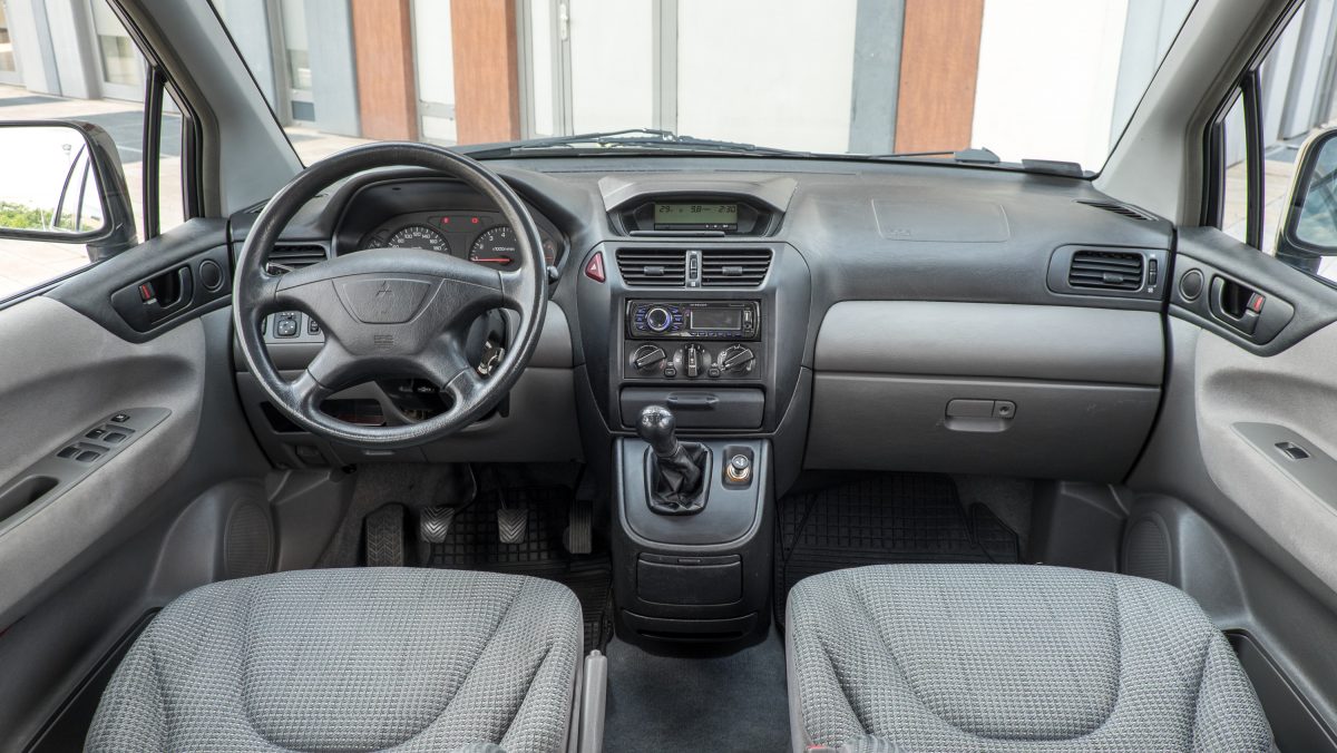 MITSUBISHI SPACE WAGON