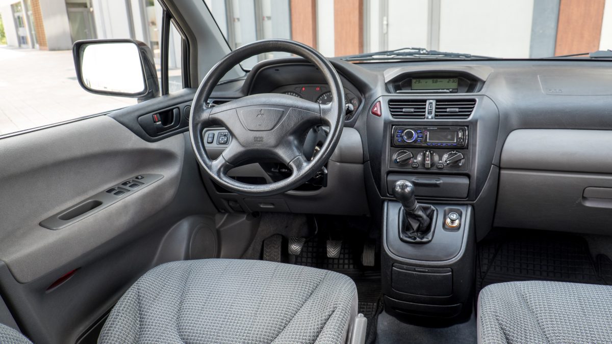 MITSUBISHI SPACE WAGON