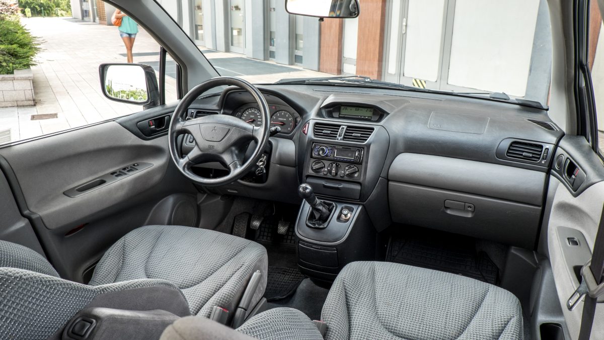 MITSUBISHI SPACE WAGON