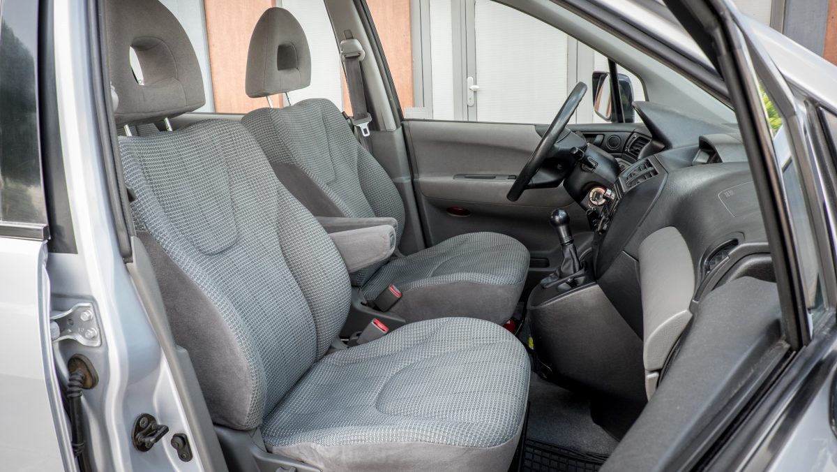 MITSUBISHI SPACE WAGON