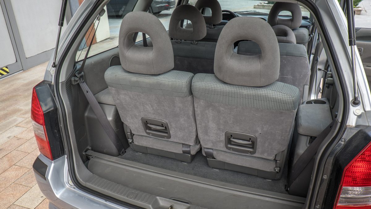 MITSUBISHI SPACE WAGON