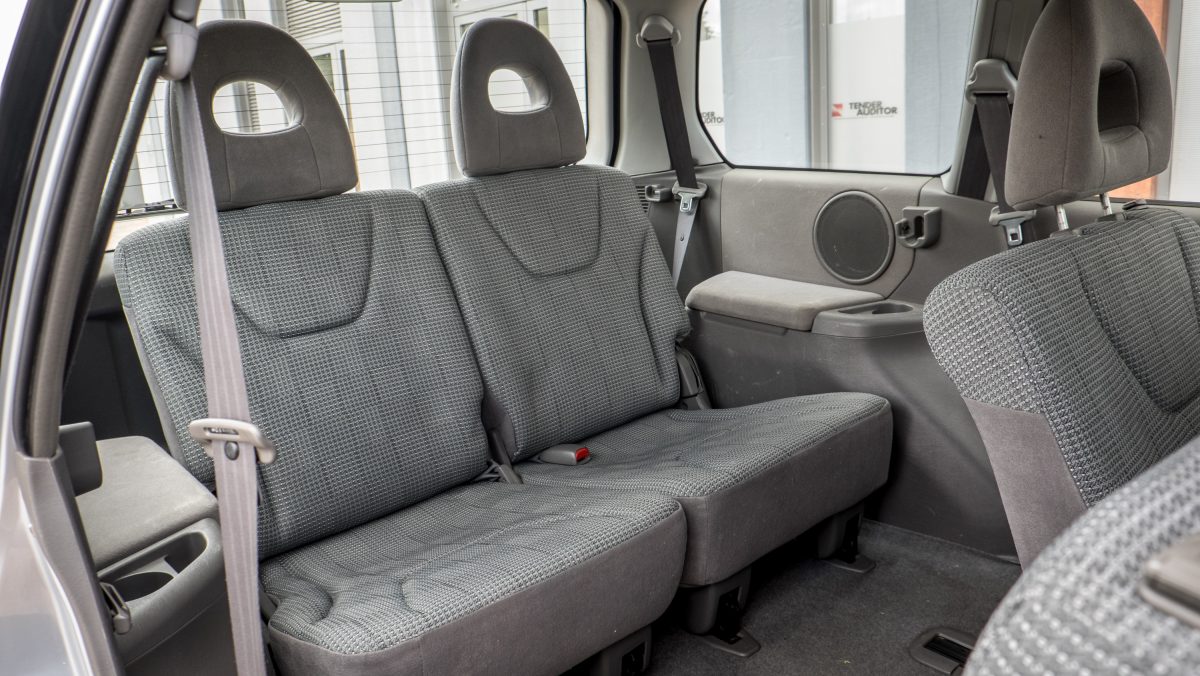 MITSUBISHI SPACE WAGON