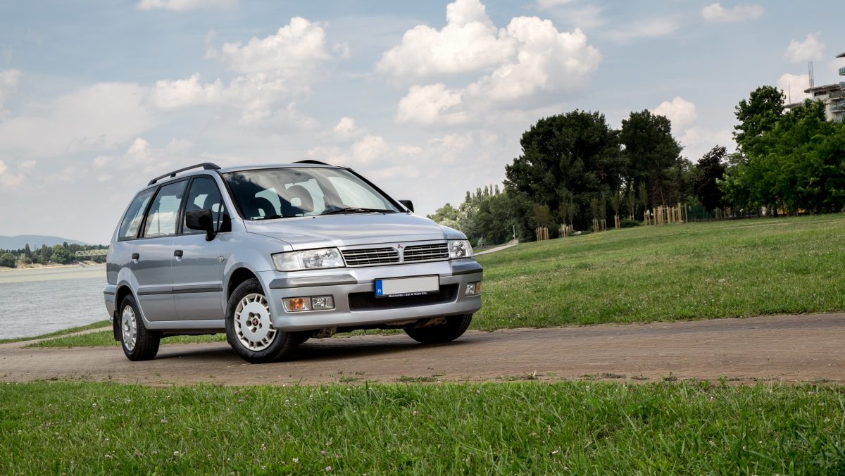 MITSUBISHI SPACE WAGON