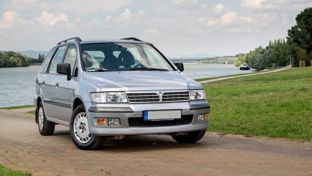 MITSUBISHI SPACE WAGON