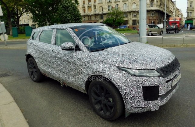 Budapesten fotózták az új hibrid Range Rovert