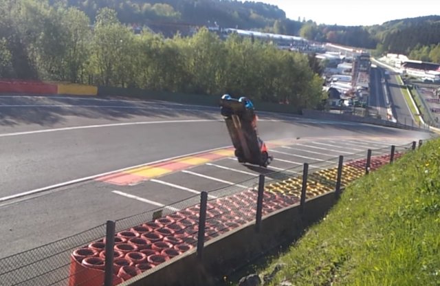 Hátraszaltó után a gumifalban végezte