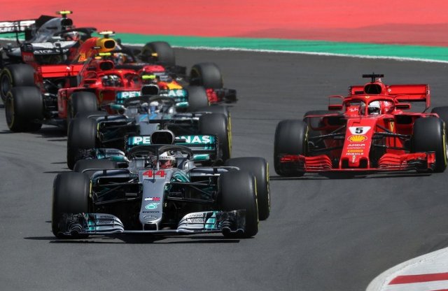 Simán nyert Hamilton Barcelonában