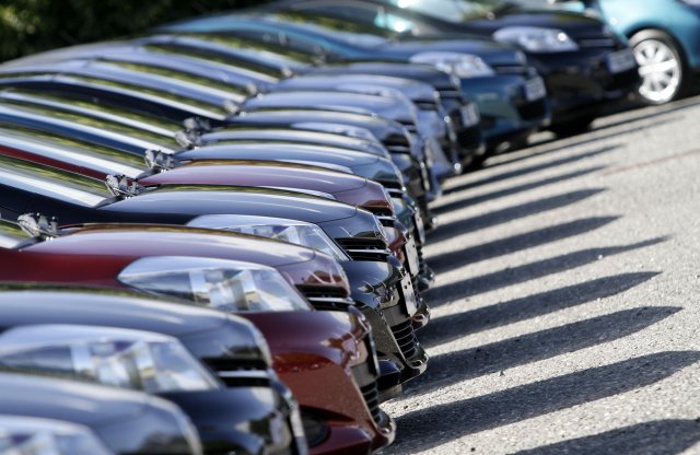 Állami autóbeszerzés: miért kötelező a kézi váltó?