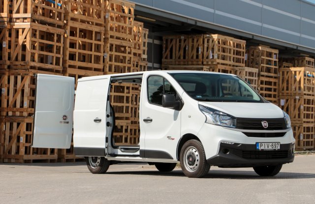 Egy Renault Fiat emblémával? Gyakorlatilag ez a Fiat Talento