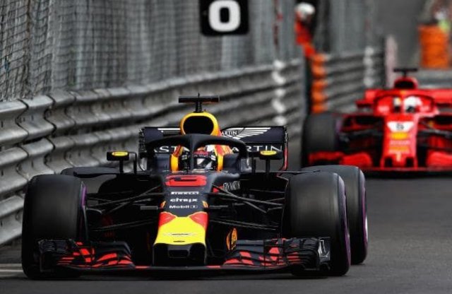 Ricciardo rajt-cél győzelmet aratott Monacóban