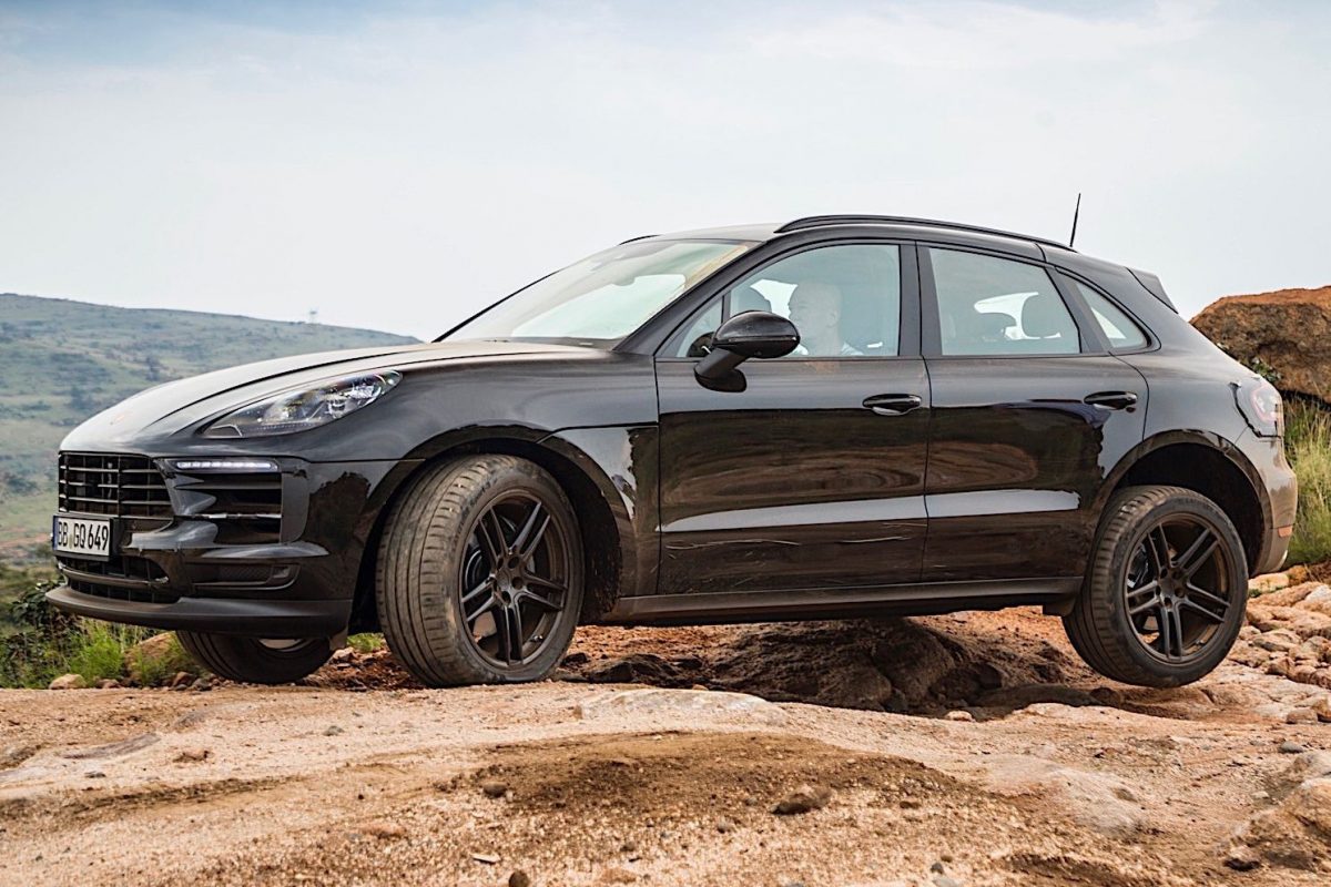 PORSCHE MACAN
