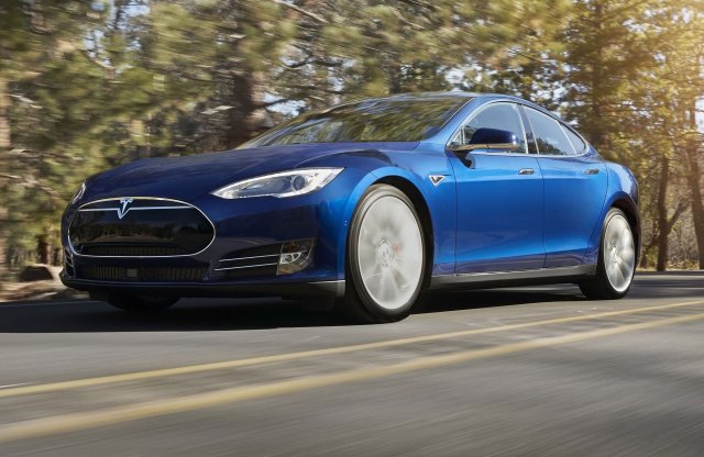 Masszív elbocsátásba kezdett a Tesla