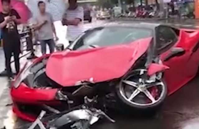 Métereken belül zúzta le a bérelt Ferrarit