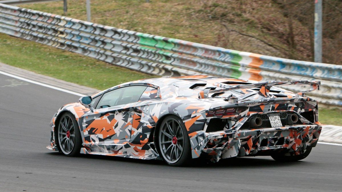 LAMBORGHINI AVENTADOR