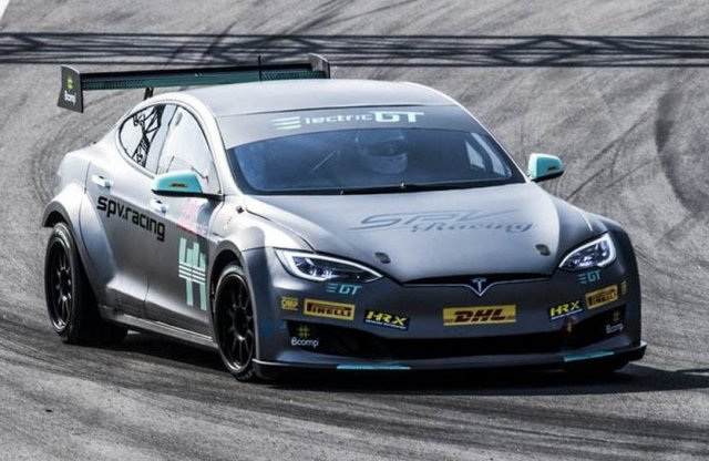 Elkészült az első valódi Tesla versenyautó