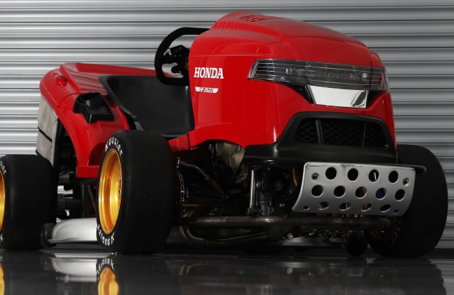 Megduplázták a világ leggyorsabb fűnyírójának erejét!