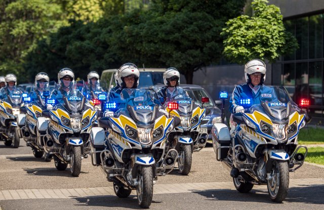 Vadonatúj BMW-ket kaptak a rendőrök