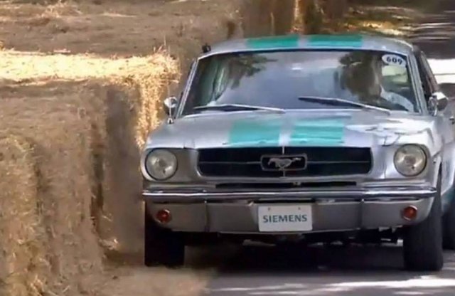 Kínos meneten van túl az önvezető Mustang