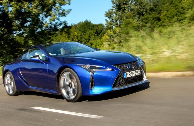 Hibridet, ha van V8 is? Ne viccelj! – Lexus LC 500