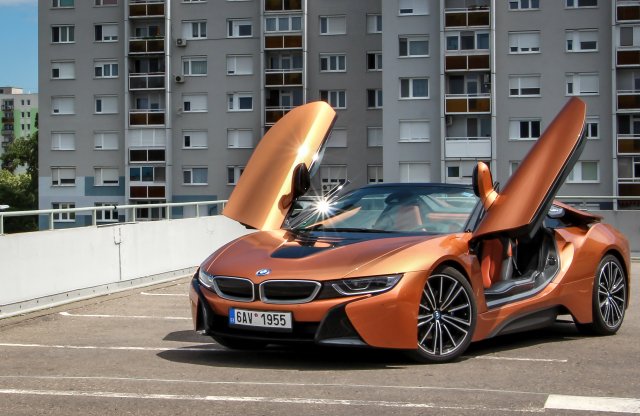 Ezzel sztár lehetsz – BMW i8 Roadster