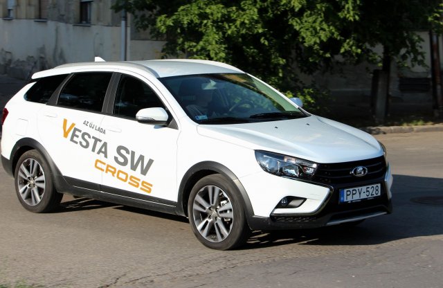 Egy kedvelhető rohamosztagos – Lada Vesta SW Cross teszt