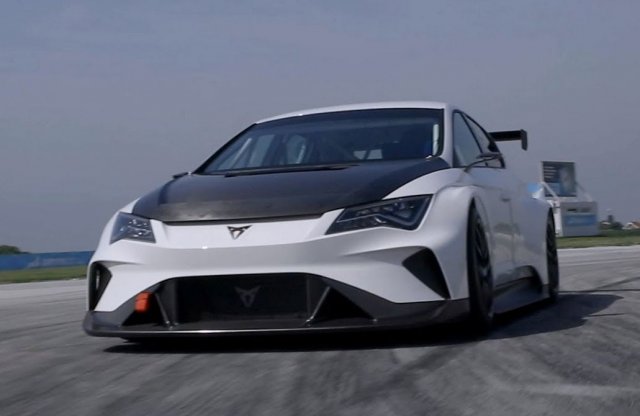 Pályára lépett az elektromos Cupra versenyautó