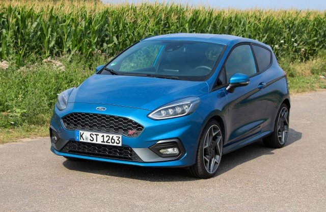 Amikor még durrogtak a kipufogók – Ford Fiesta ST teszt