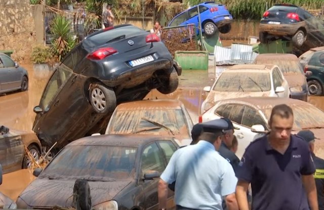 Napokkal ezelőtt még tűz, most sár pusztított