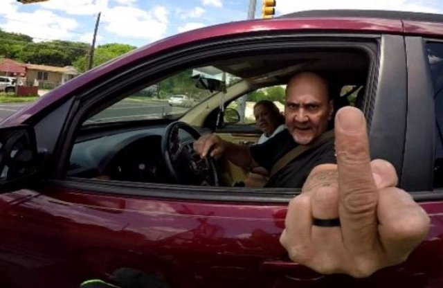 Kedves őrjöngő autóstárs! – Így jártam egy ingerült sofőrrel