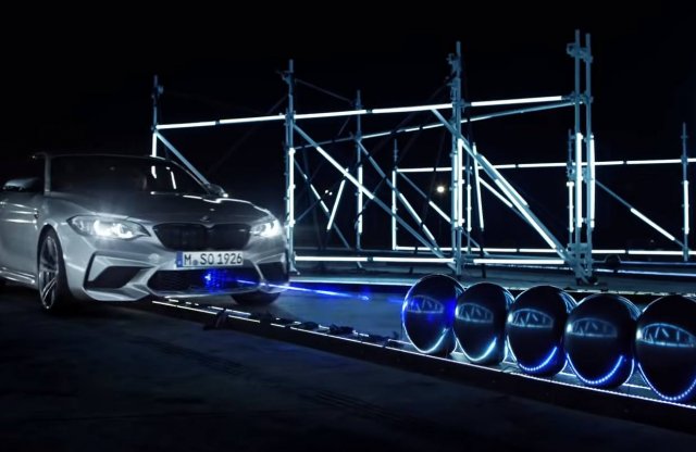 Lézerrel a lufik ellen – Így tombol a legerősebb BMW M2!