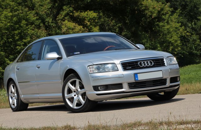 Több mint 500 ezer kilométeres Audi A8-ast próbáltunk!