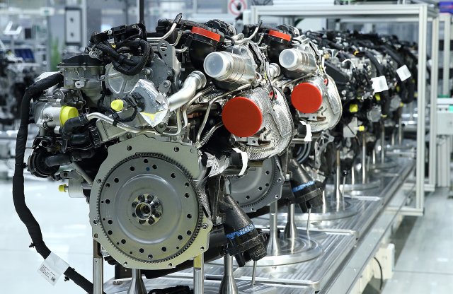 Könnyű-hibrid dízelmotor készül Győrben