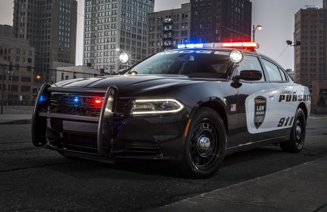 Rendőrvédő Dodge Charger